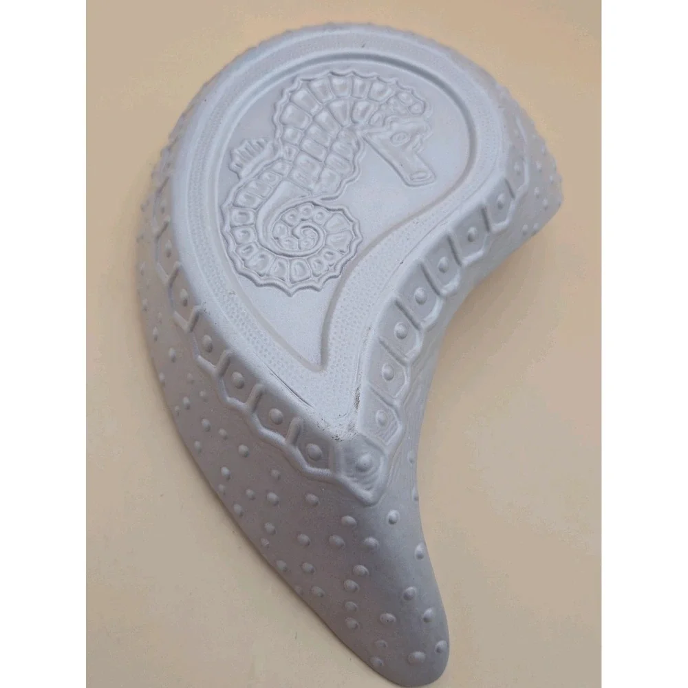 Red‎ Seahorse Bowl With A Glass Dot Pattern Embossed